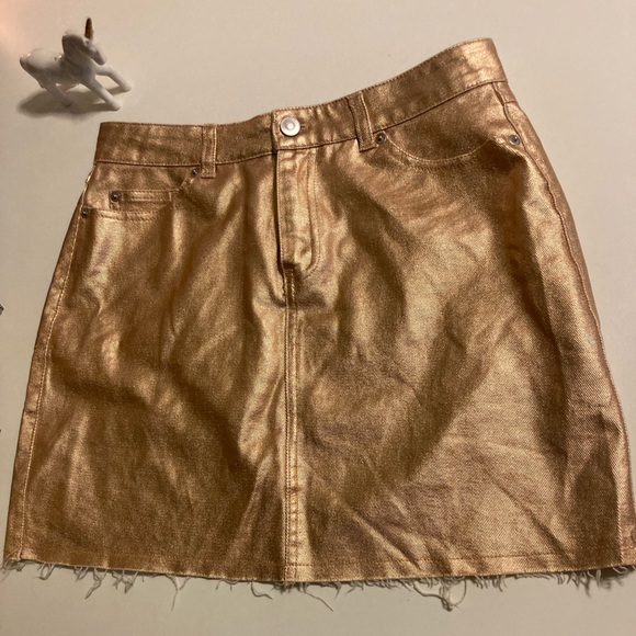 Forever 21 Dresses & Skirts - Forever 21 rose gold denim skirt M